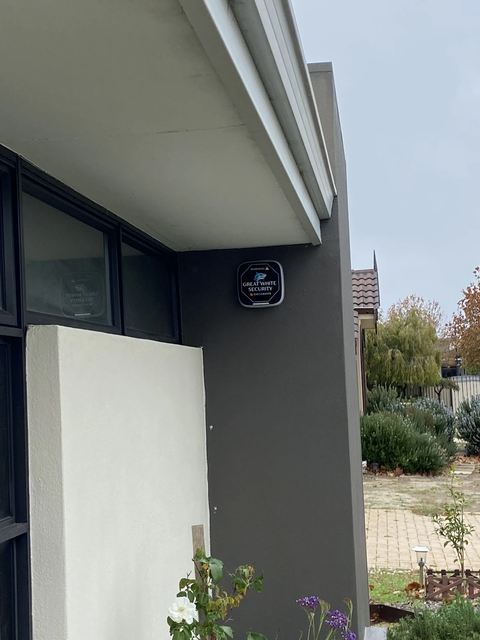 External alarm siren installed on a Darwin home
